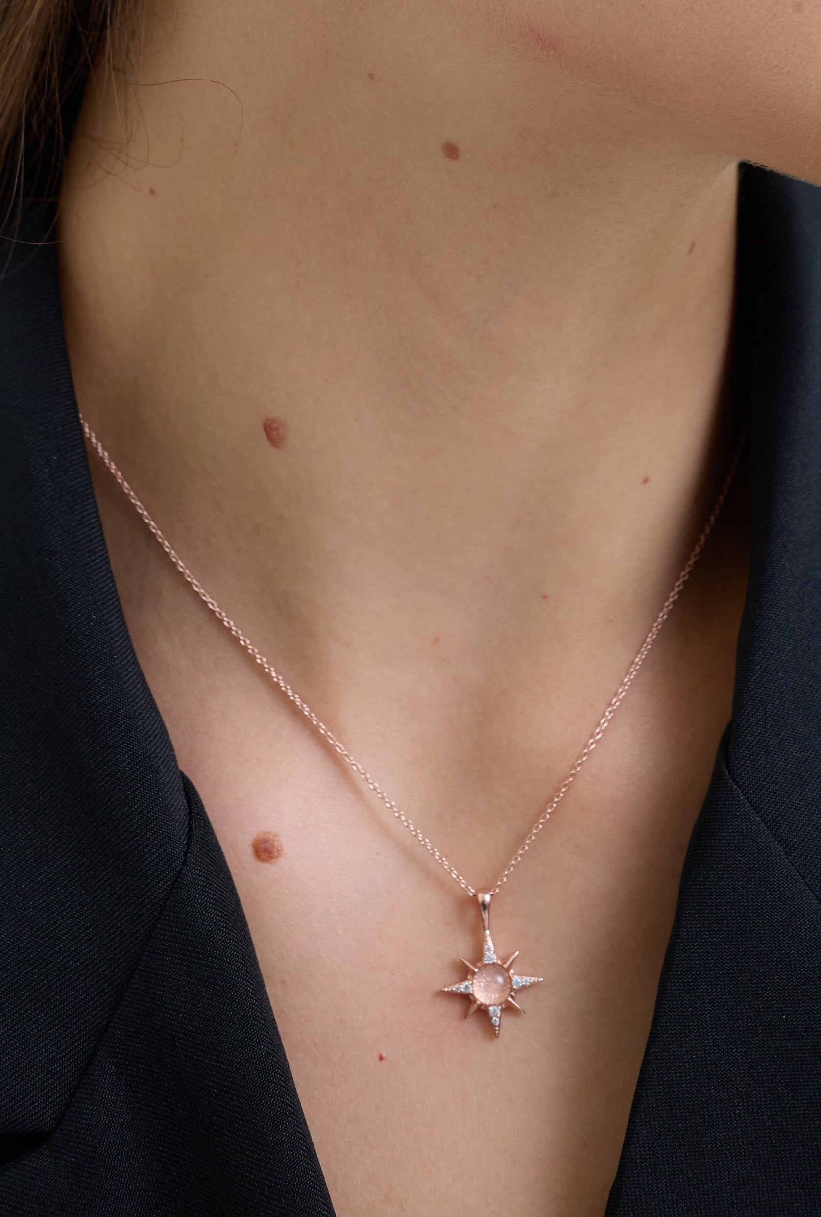 Near the stars Necklace - Rose Quartz